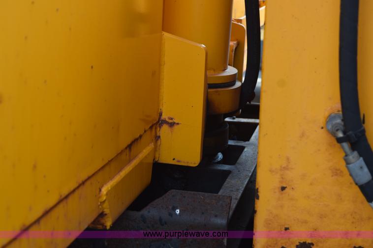 image for item K6208 2002 International 4900 dump truck