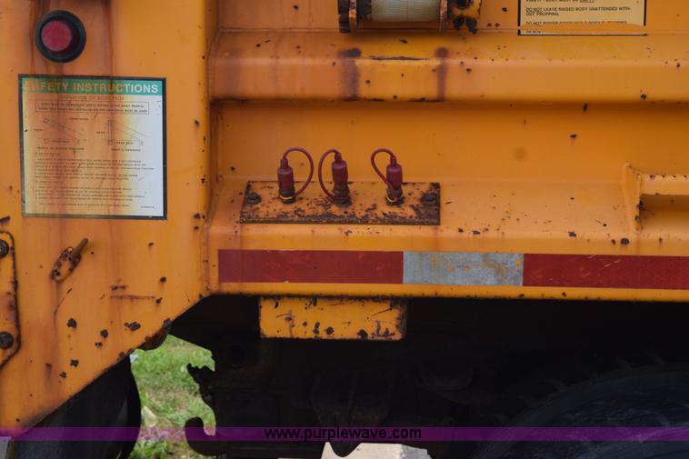 image for item K6208 2002 International 4900 dump truck