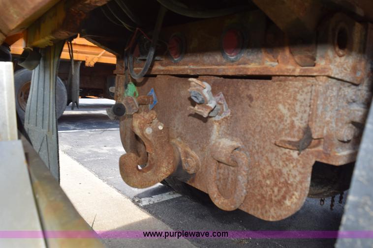 image for item K6208 2002 International 4900 dump truck