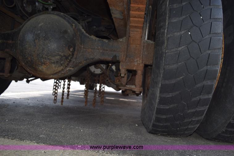 image for item K6208 2002 International 4900 dump truck