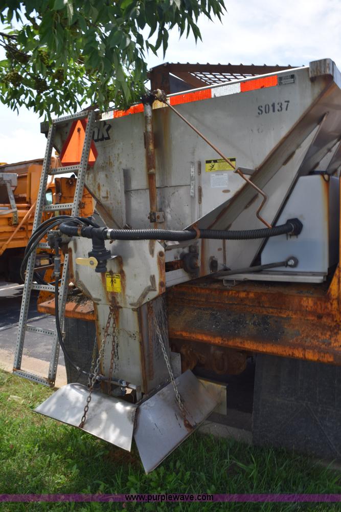 image for item K6208 2002 International 4900 dump truck