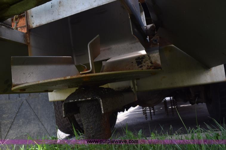 image for item K6208 2002 International 4900 dump truck