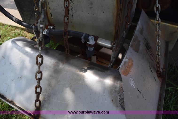 image for item K6208 2002 International 4900 dump truck