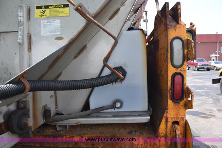 image for item K6208 2002 International 4900 dump truck