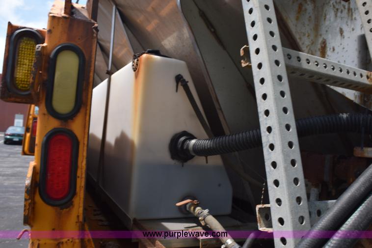 image for item K6208 2002 International 4900 dump truck