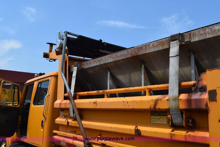 image for item K6208 2002 International 4900 dump truck