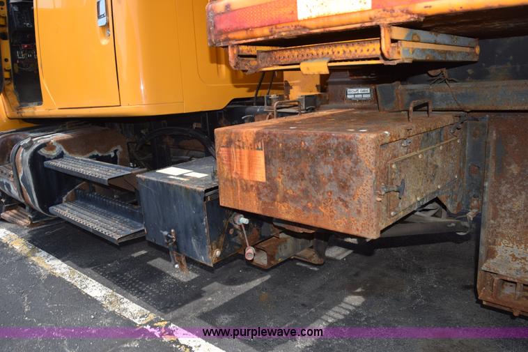 image for item K6208 2002 International 4900 dump truck