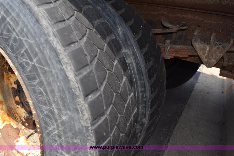 image for item K6208 2002 International 4900 dump truck