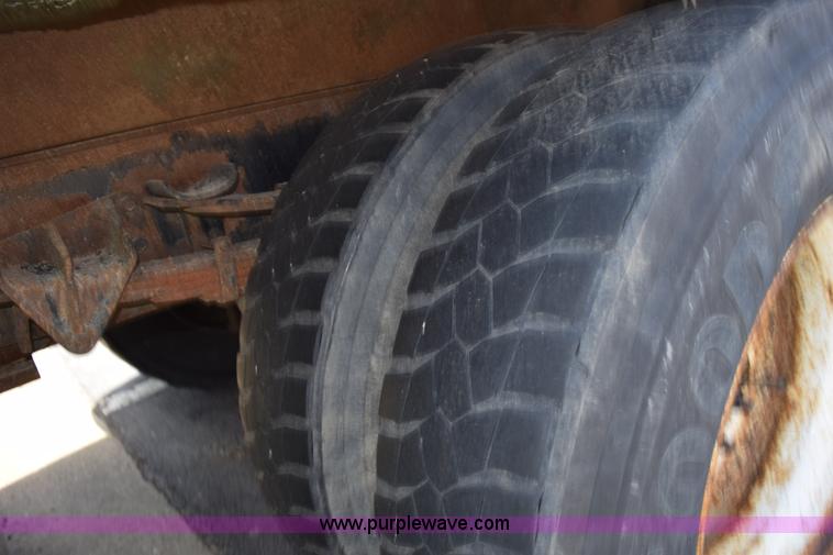 image for item K6208 2002 International 4900 dump truck