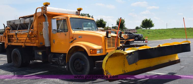 image for item K6209 2000 International 4900 dump truck