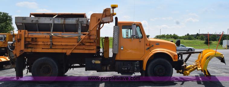 image for item K6209 2000 International 4900 dump truck