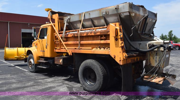 image for item K6209 2000 International 4900 dump truck