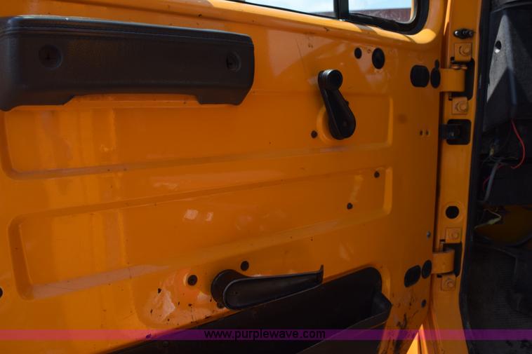 image for item K6209 2000 International 4900 dump truck