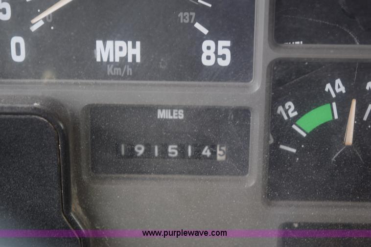 image for item K6209 2000 International 4900 dump truck