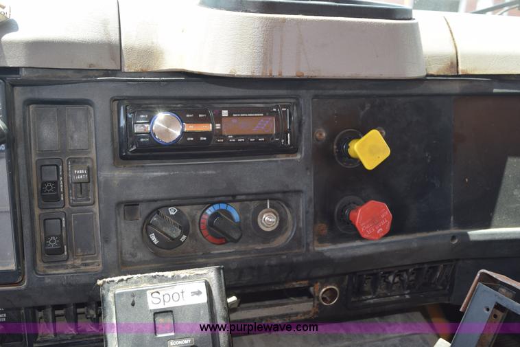 image for item K6209 2000 International 4900 dump truck