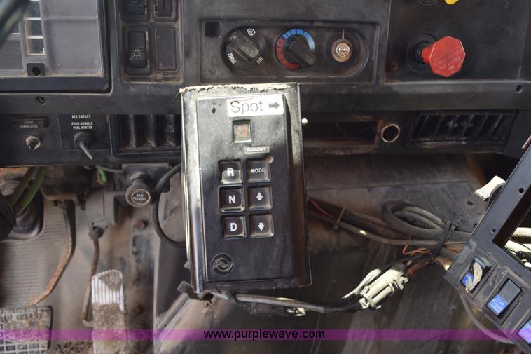 image for item K6209 2000 International 4900 dump truck