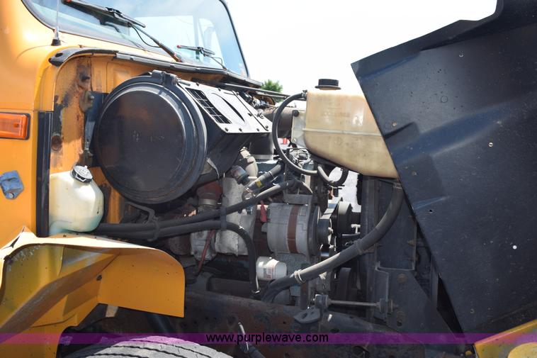 image for item K6209 2000 International 4900 dump truck