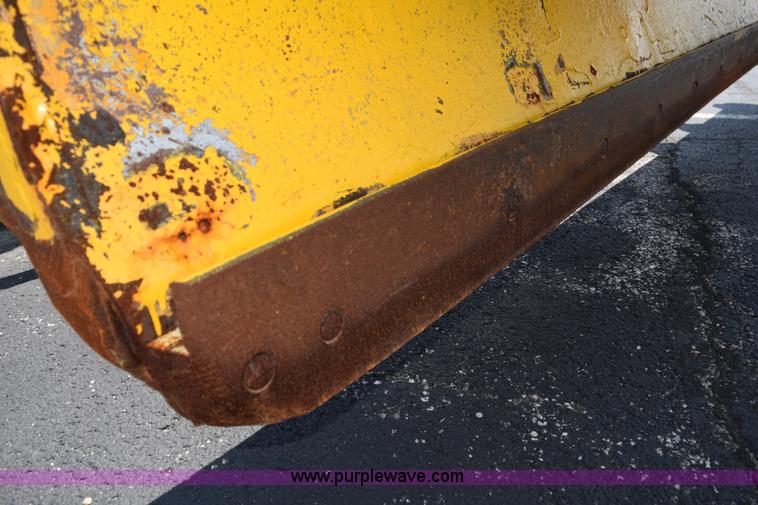 image for item K6209 2000 International 4900 dump truck