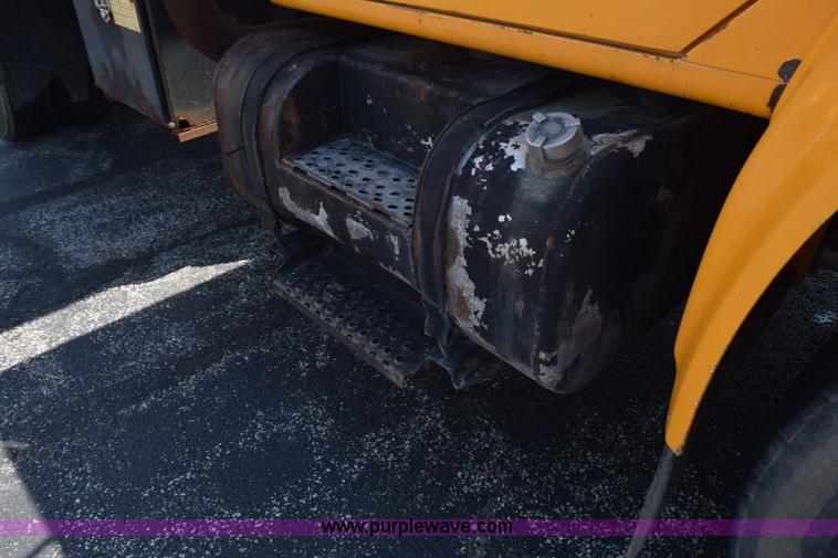 image for item K6209 2000 International 4900 dump truck