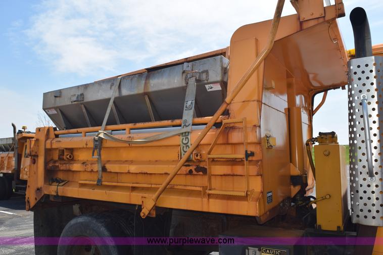 image for item K6209 2000 International 4900 dump truck