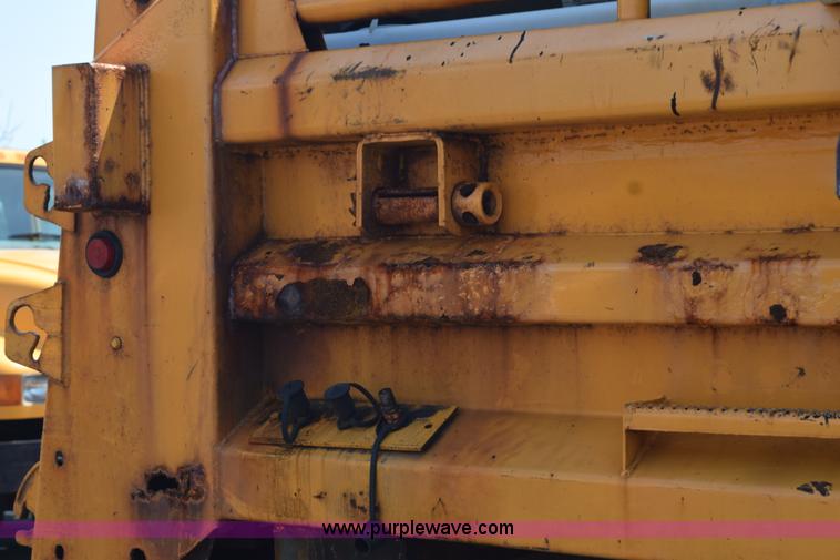 image for item K6209 2000 International 4900 dump truck