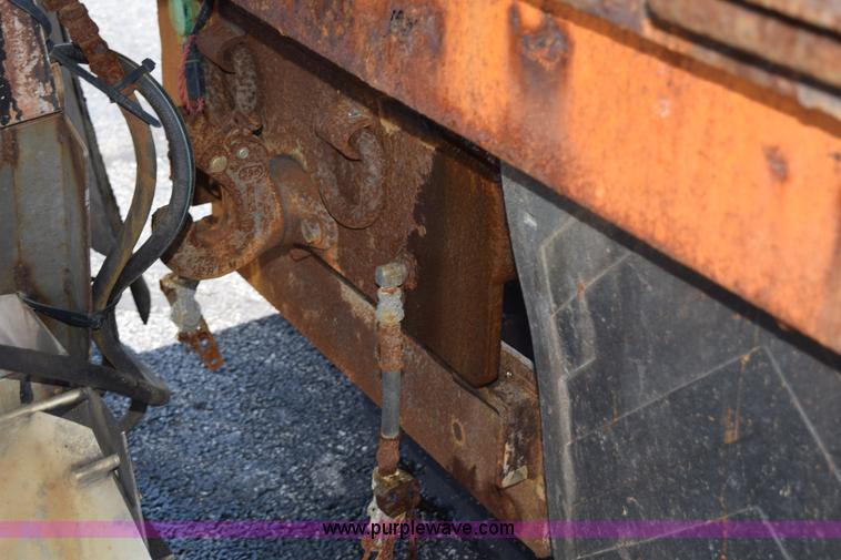 image for item K6209 2000 International 4900 dump truck