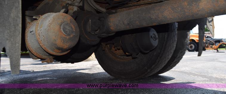 image for item K6209 2000 International 4900 dump truck