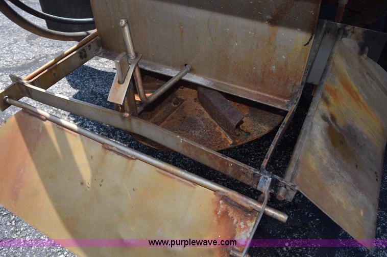 image for item K6209 2000 International 4900 dump truck