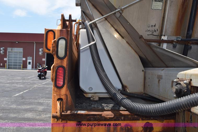 image for item K6209 2000 International 4900 dump truck