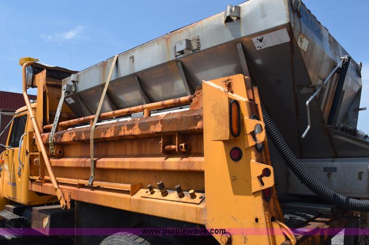 image for item K6209 2000 International 4900 dump truck