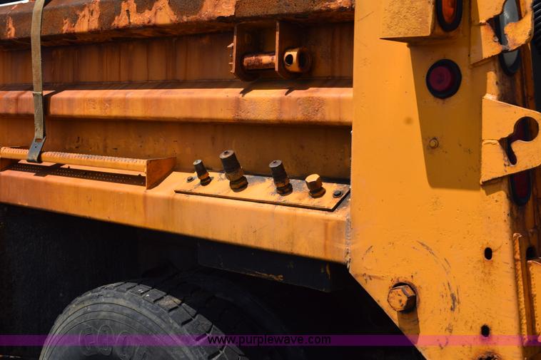 image for item K6209 2000 International 4900 dump truck