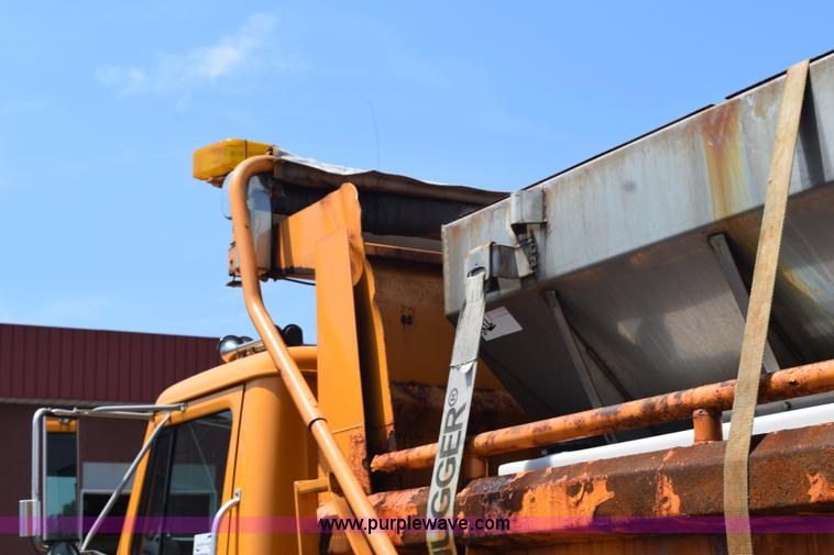 image for item K6209 2000 International 4900 dump truck