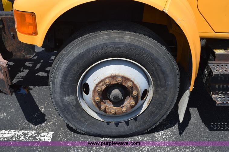 image for item K6209 2000 International 4900 dump truck