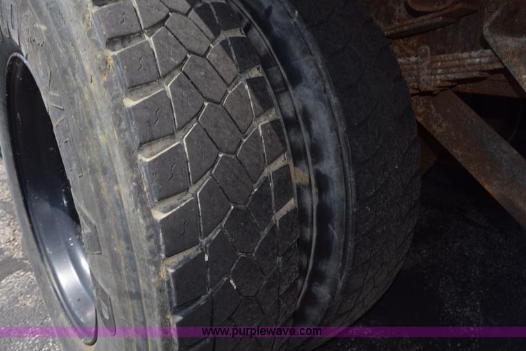 image for item K6209 2000 International 4900 dump truck