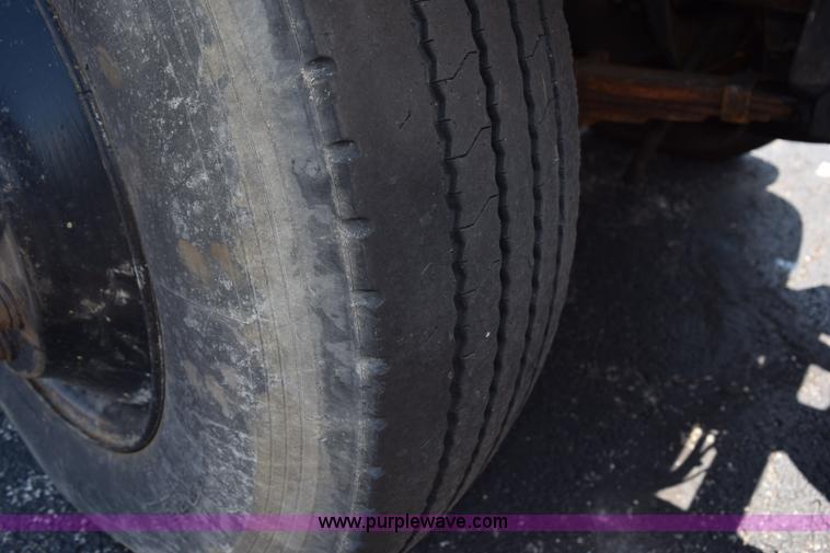 image for item K6209 2000 International 4900 dump truck