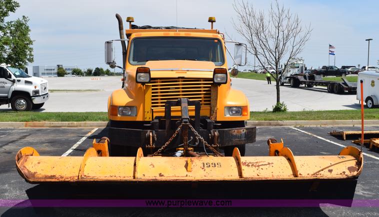image for item K6210 1997 International 4900 dump truck