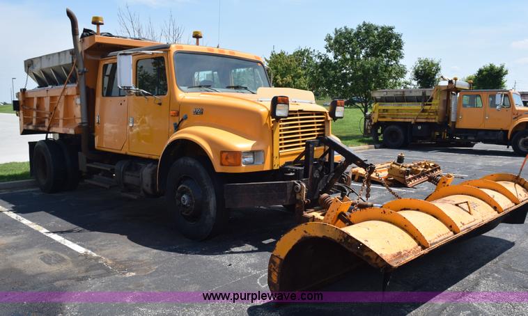 image for item K6210 1997 International 4900 dump truck