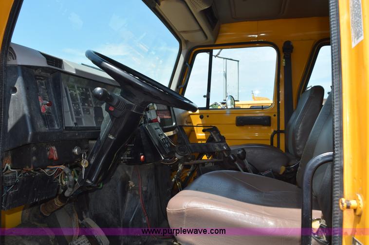 image for item K6210 1997 International 4900 dump truck