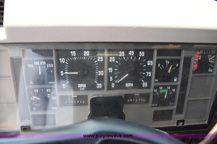 image for item K6210 1997 International 4900 dump truck