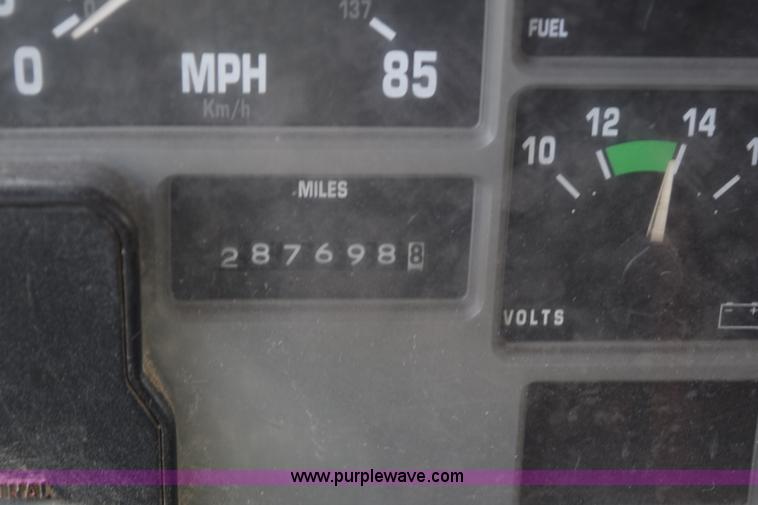 image for item K6210 1997 International 4900 dump truck