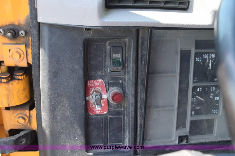 image for item K6210 1997 International 4900 dump truck