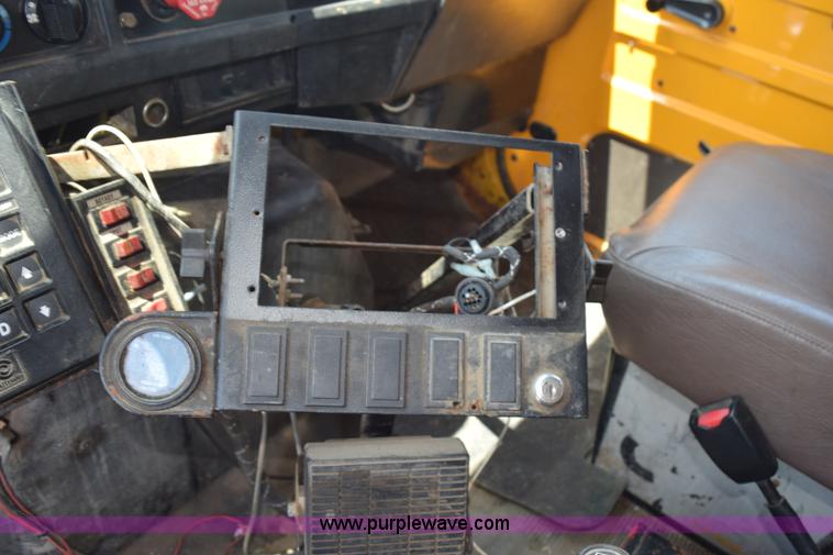 image for item K6210 1997 International 4900 dump truck