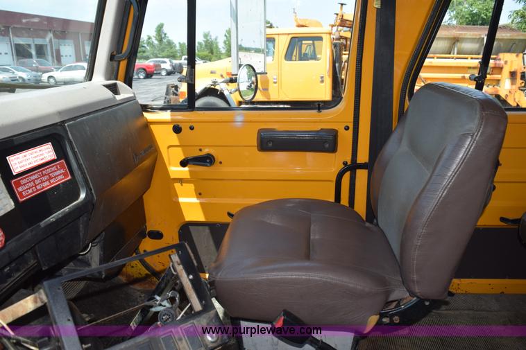 image for item K6210 1997 International 4900 dump truck