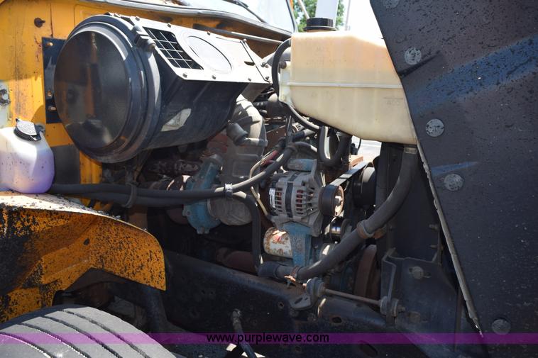 image for item K6210 1997 International 4900 dump truck