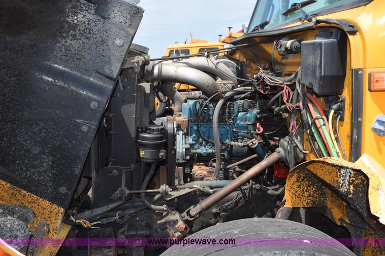 image for item K6210 1997 International 4900 dump truck