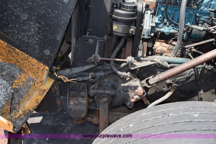 image for item K6210 1997 International 4900 dump truck