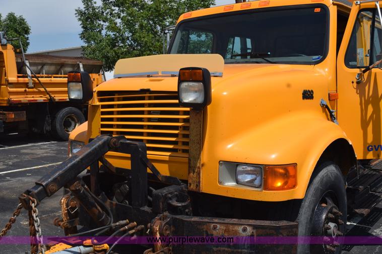 image for item K6210 1997 International 4900 dump truck