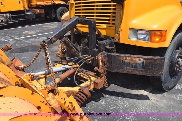 image for item K6210 1997 International 4900 dump truck