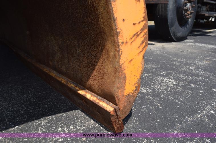 image for item K6210 1997 International 4900 dump truck