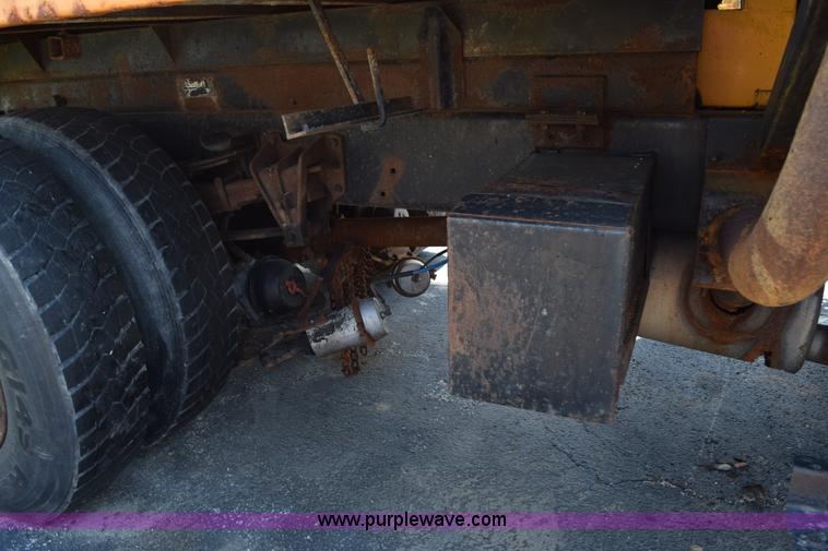 image for item K6210 1997 International 4900 dump truck